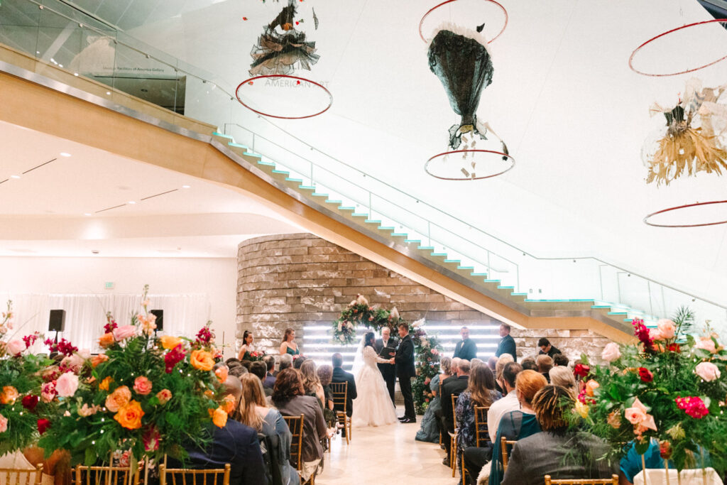 couple getting married at the taubman museum