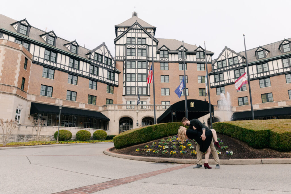 couple dipping in front of hotel roanoke