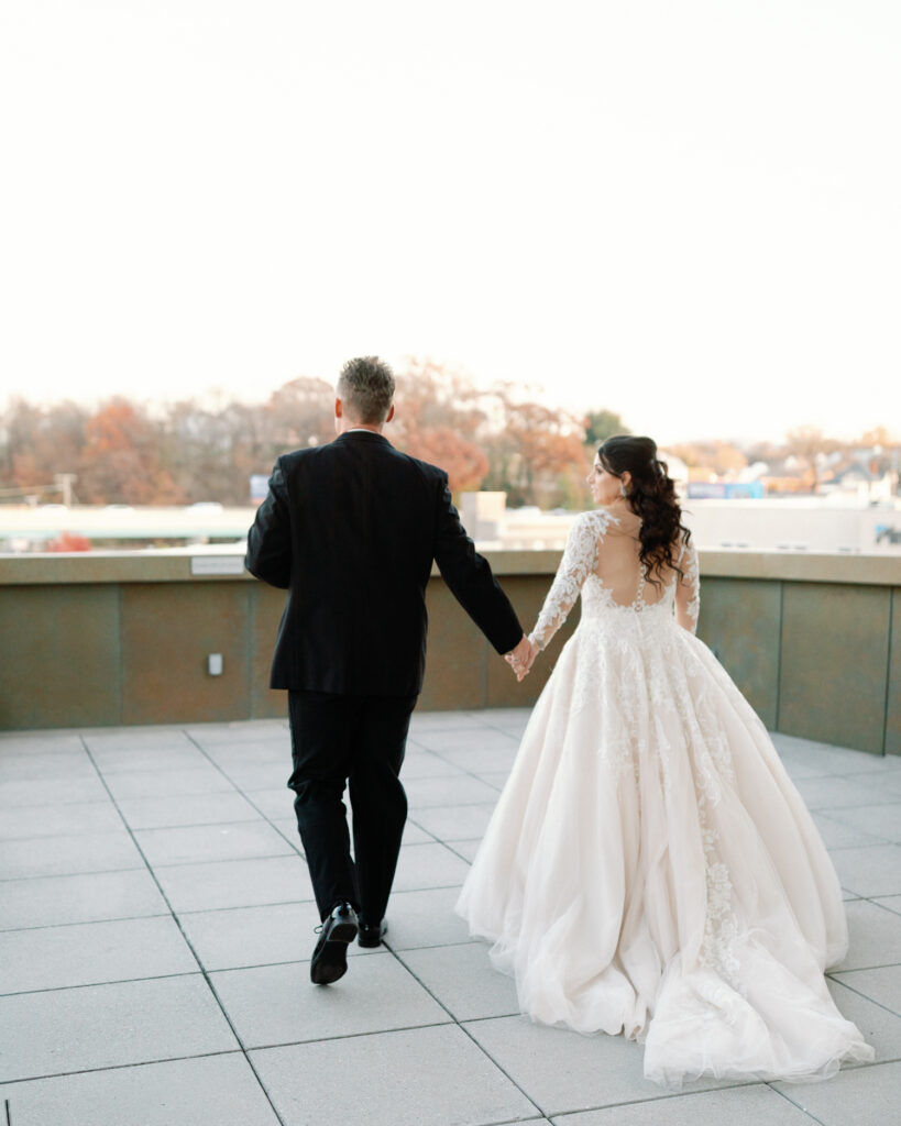 couple on balcony at taubman museum